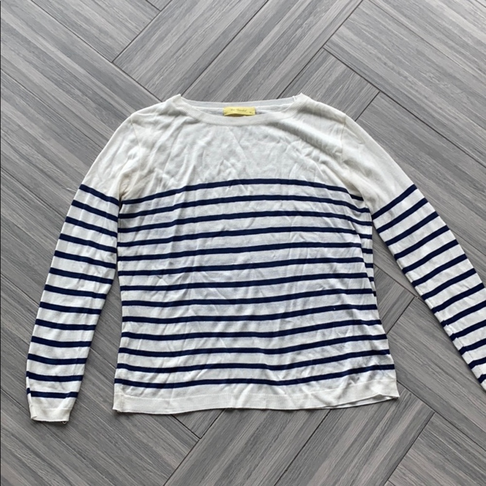 Beautiful light weight sweater!